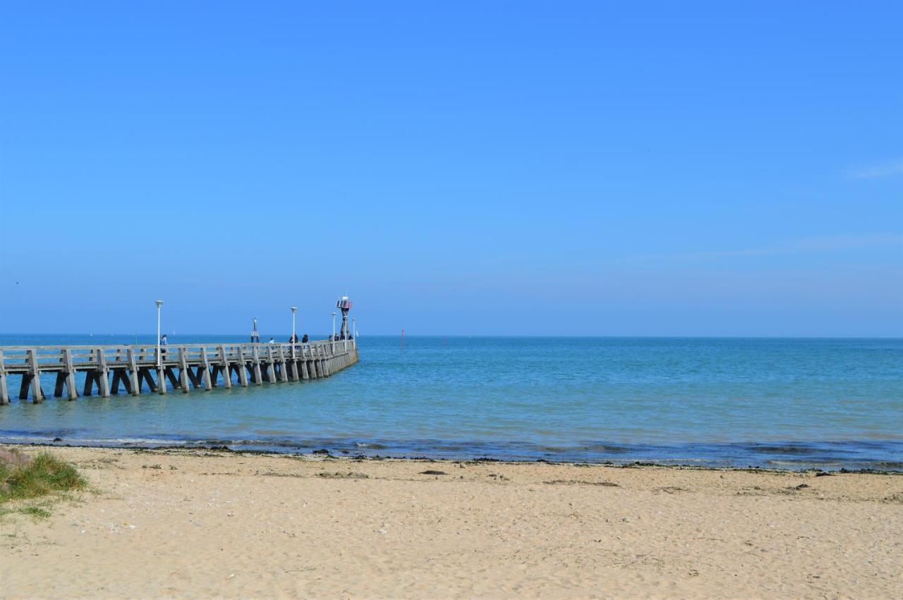 Appartement Moderne Avec Terrasse A 500M De La Mer Courseulles-sur-Mer Buitenkant foto